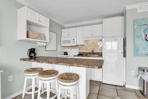 Η κουζίνα ή μικρή κουζίνα στο Sandpeddler Inn and Suites