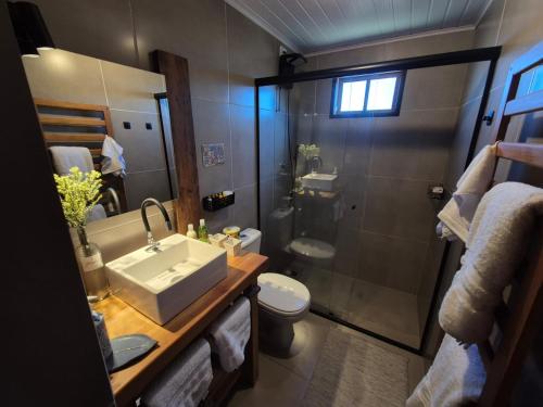 Ένα μπάνιο στο Casa Celeiro Flores no Pampa-RS