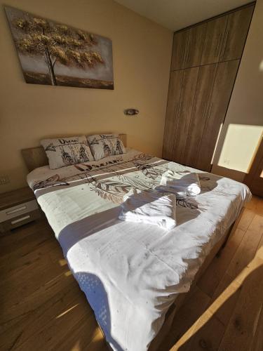 Postel nebo postele na pokoji v ubytování Happy Dreams Spa 5