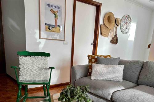 Χώρος καθιστικού στο Seaside Beach Shakabode Retreat w Lovely Bay Views