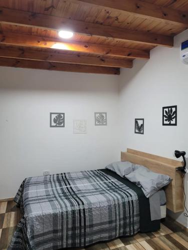 a bedroom with a bed and a wooden ceiling at Estudio Relax Las Sierras in El Volcán