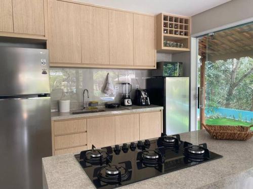 Dapur atau dapur kecil di Casa de praia deslumbrante em Massarandupió