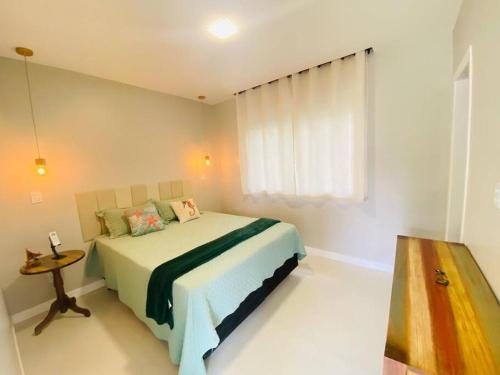 Katil atau katil-katil dalam bilik di Casa de praia deslumbrante em Massarandupió