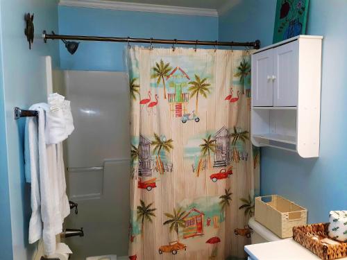 Ένα μπάνιο στο Sandpeddler Inn and Suites