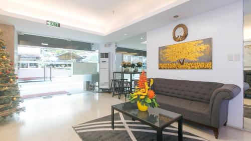 Ruang duduk di RedDoorz at Comfy Inn Ermita Manila
