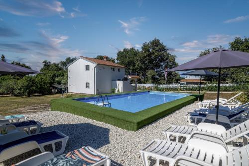 Apartment in Medulin with terrace, air conditioning, W-LAN, washing machine 5158-2
