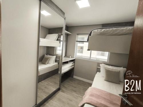 Giường trong phòng chung tại *Bali beach* Incrível homeclub pé na areia