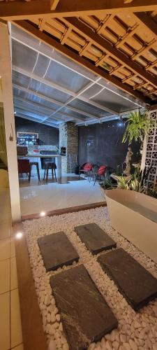 a living room with a table and a piano at Recanto das Orquídeas Domingos Martins- Soido De Cima,4km centro in Domingos Martins