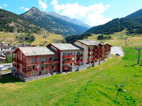 an aerial view of a resort in the mountains at Charmant appartement Termignon 4 pers, 27m² avec Wifi - FR-1-508-305 in Val Cenis