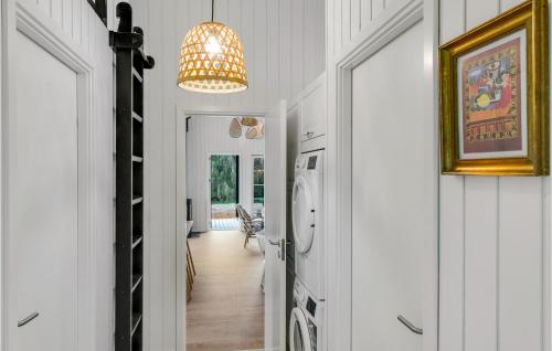 a hallway with a door leading to a dining room at 3 Bedroom Awesome Home In Tisvildeleje in Tisvildeleje