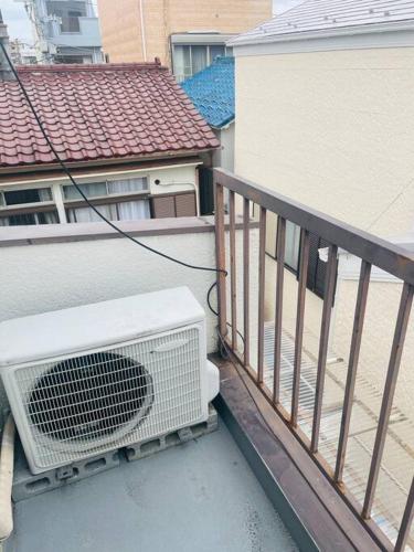 Ein Balkon oder eine Terrasse in der Unterkunft 独栋日式别墅巴士直达迪斯尼