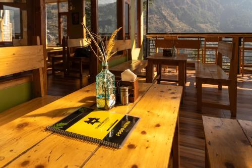 Pemandangan gunung umum atau pemandangan gunung yang diambil dari lodge