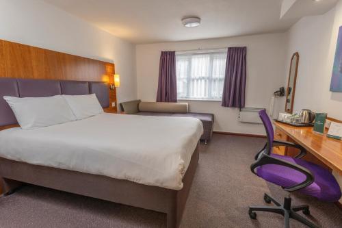 Letto o letti in una camera di Casa Mere Manchester Airport, Knutsford, Sure Collection by Best Western
