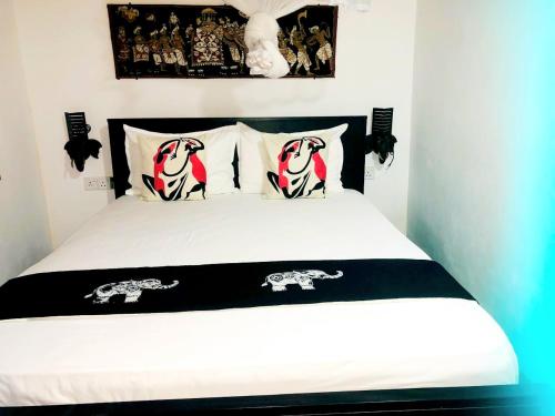 Postel nebo postele na pokoji v ubytování Priya Homestay Kandalama