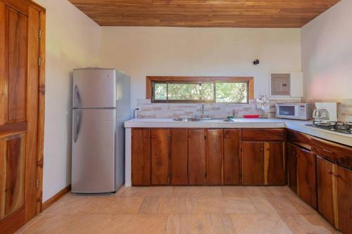 Η κουζίνα ή μικρή κουζίνα στο Surfside Apartments - Mal Pais
