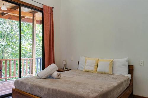 Ένα ή περισσότερα κρεβάτια σε δωμάτιο στο Surfside Apartments - Mal Pais