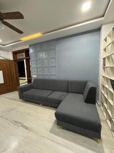 a living room with a couch and a wall at Sunset view Villa I Luxury 5 BHK Villa in Nathdwara I 966o336o69 I Stay in Nathdwara in Nāthdwāra