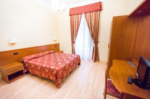 Postel nebo postele na pokoji v ubytování Funny Palace Hostel