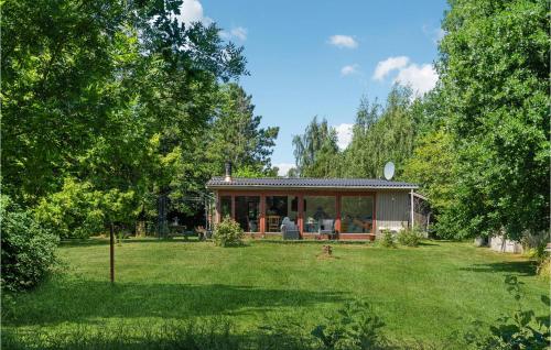 Un jardín fuera de Beautiful Home In Grevinge With Kitchen