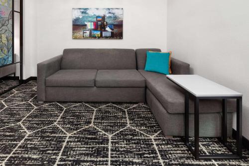 a living room with a couch and a table at La Quinta Inn & Suites by Wyndham Austin Parmer Tech Ridge in Austin