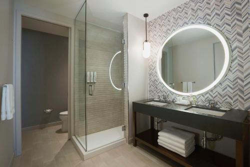 Koupelna v ubytování THesis Hotel Miami Coral Gables, Curio Collection by Hilton