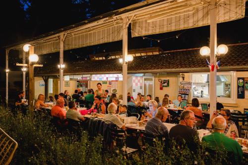 Tetamu yang menginap di Glamping Payrac
