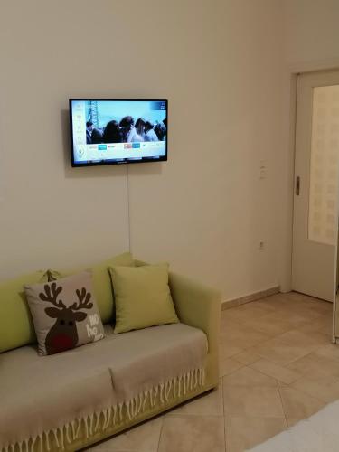 Μια τηλεόραση ή/και κέντρο ψυχαγωγίας στο Zen room Trikala