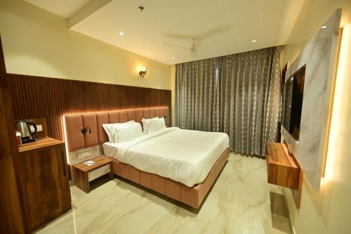 Un ou plusieurs lits dans un hébergement de l'établissement Hotel Vishwam Residency