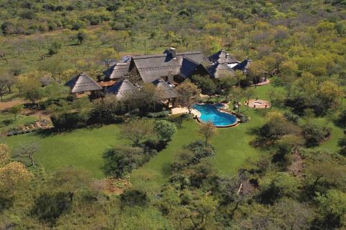 Bazén v ubytování Jumeirah Thanda Safari nebo v jeho okolí