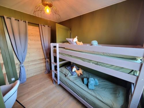 - 2 lits superposés dans une chambre pour enfants dans l'établissement Maison Les Planches, à Gérardmer