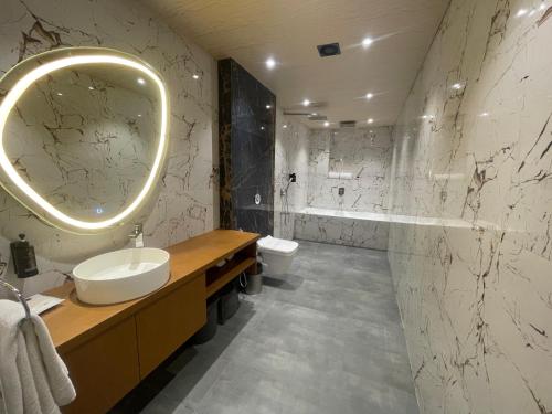 Un baño de The S Crown Somnath