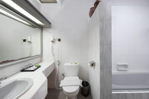 Un baño de Royal Hotel and Villa Batu