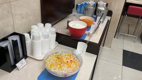 a counter with a bowl of popcorn and a bowl of food at Toyoko Inn Tokyo Shinagawa Konan-guchi Tennozu Isle in Tokyo