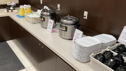 a kitchen counter with three pots and plates on it at Toyoko Inn Tokyo Shinagawa Konan-guchi Tennozu Isle in Tokyo