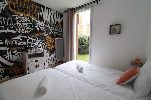 Ένα ή περισσότερα κρεβάτια σε δωμάτιο στο Appartement Montévrain Proche Disneyland - 6 Pax WIFI Parking