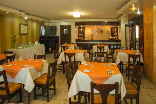 Hotel Podocarpus tesisinde bir restoran veya yemek mekanı
