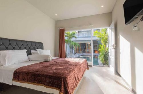 Ένα ή περισσότερα κρεβάτια σε δωμάτιο στο Villa Rose 1 Sanur
