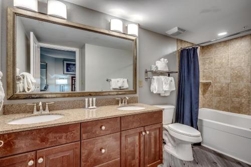 Et badeværelse på Dunes Village Resort 1253