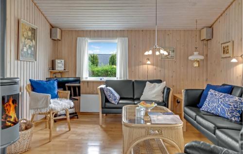 A seating area at 3 Bedroom Stunning Home In Odder