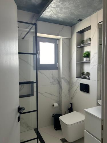 Ένα μπάνιο στο Afoi Hasalla Apartments 1