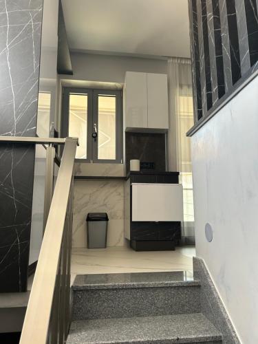 Η κουζίνα ή μικρή κουζίνα στο Afoi Hasalla Apartments 1