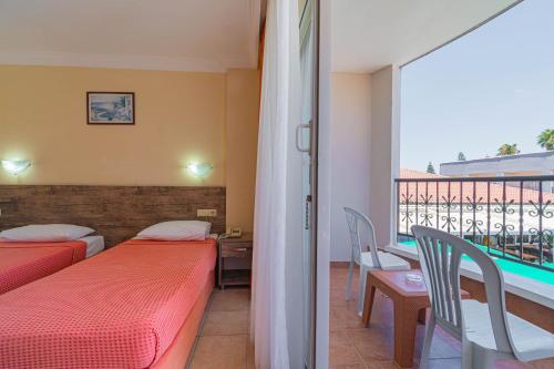 Postel nebo postele na pokoji v ubytování Sayanora Hotel