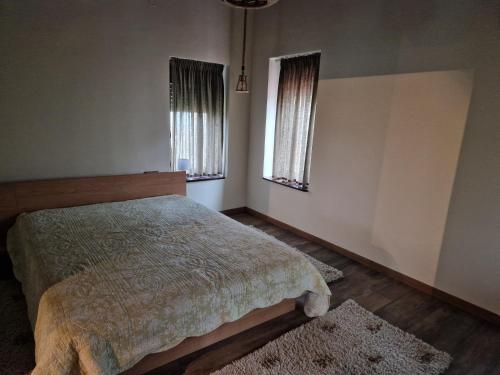 Postel nebo postele na pokoji v ubytování Sunflower Apartment