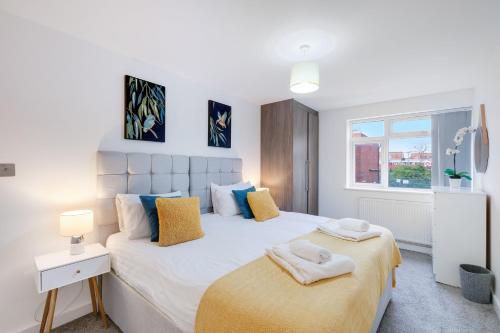 a bedroom with a large bed and a window at St Martins 2 Bedroom Apartments in Ruislip By 360 Stays in Ruislip