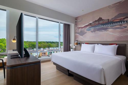Postel nebo postele na pokoji v ubytování Hotel Santika Lahat