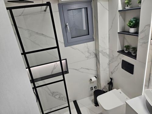 Ένα μπάνιο στο Afoi Hasalla Apartments 1