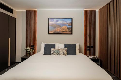 a bedroom with a large white bed in a room at Isabella Suites in Il-Gżira