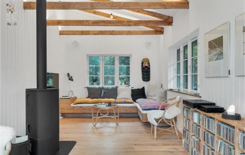 Χώρος καθιστικού στο Awesome Home In Vejby With Kitchen