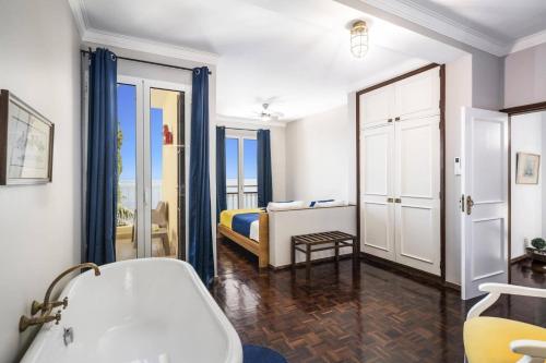 Et badeværelse på Villa Sea Shore by Villa Plus