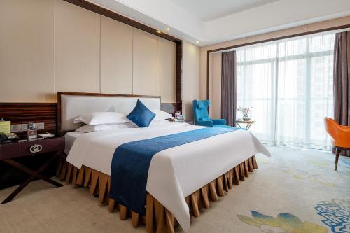 Postel nebo postele na pokoji v ubytování Dongguan Kai Benli International Hotel